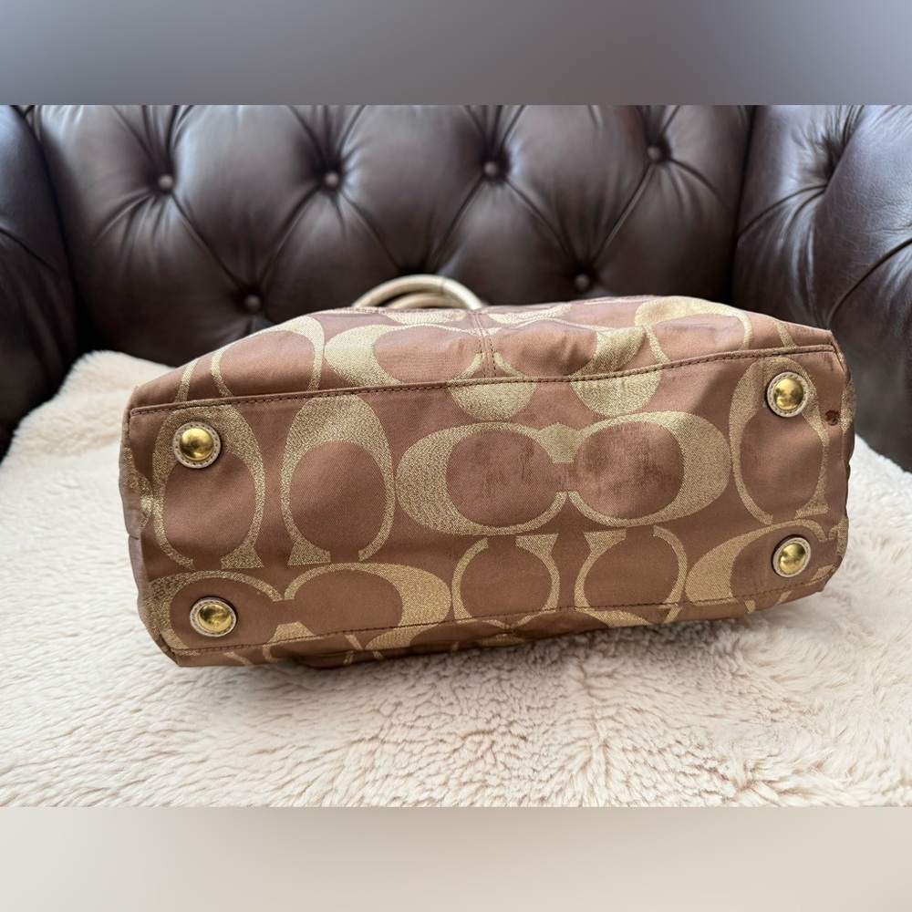 $25 TODAY ONLY ๐บ๐ธ Coach GUC Gold Brown Bag Big Interior *Pics for Minor Callouts - Picture 5 of 8